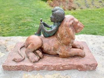 Kolodko: LeoNóra miniszobor Veszprém