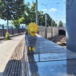 Kolodko: Lisa Simpson miniszobor, Budapest - Külső kép