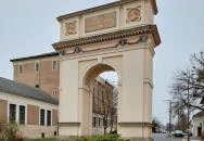 Kolodko: Mária Terézia miniszobor Vác