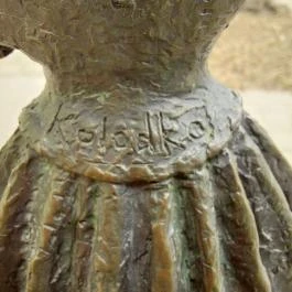 Kolodko: Mária Terézia miniszobor Vác - Külső kép