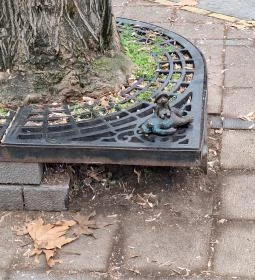 Kolodko: Mása és Paddington miniszobor, Budapest