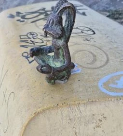 Kolodko: Meditáló nyúl miniszobor