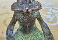 Kolodko: Meditáló nyúl miniszobor Budapest