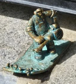Kolodko: Pénzseprő miniszobor