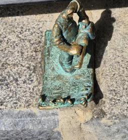 Kolodko: Pénzseprő miniszobor