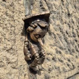 Kolodko: Pinokkió miniszobor Budapest - Külső kép