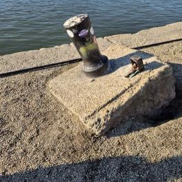 Kolodko: Piszkos Fred miniszobor Budapest - Külső kép