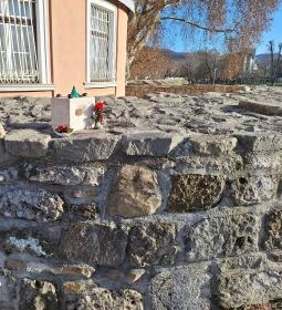 Kolodko: Pumukli miniszobor, Esztergom