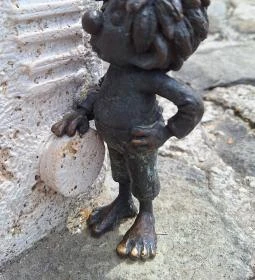 Kolodko: Pumukli miniszobor, Esztergom