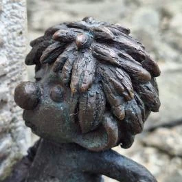 Kolodko: Pumukli miniszobor, Esztergom Esztergom - Egyéb