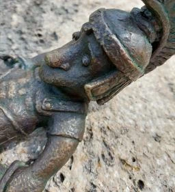 Kolodko: In vino veritas miniszobor