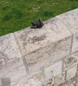 Kolodko: In vino veritas miniszobor