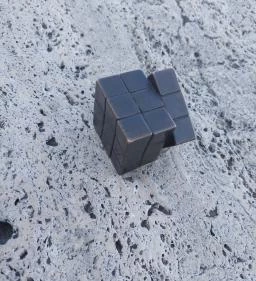 Kolodko: Rubik kocka miniszobor
