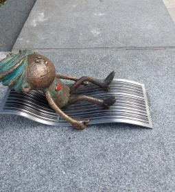 Kolodko: Skála Kópé miniszobor