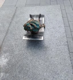 Kolodko: Skála Kópé miniszobor