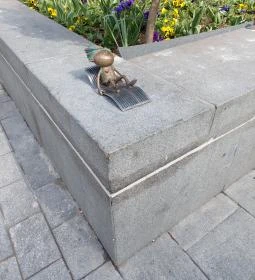 Kolodko: Skála Kópé miniszobor