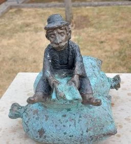Kolodko: Sókereskedő miniszobor