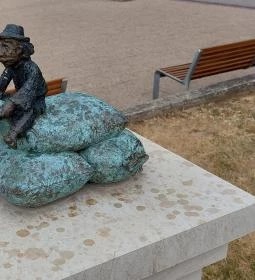 Kolodko: Sókereskedő miniszobor