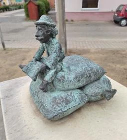 38. legjobb látnivaló: Kolodko: Sókereskedő miniszobor