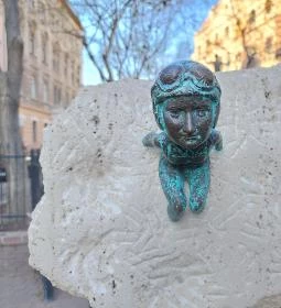 Kolodko: Szenes Hanna miniszobor