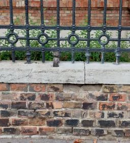 Kolodko: Szurikáta miniszobor