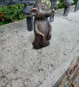 Kolodko: Szurikáta miniszobor