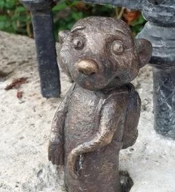 Kolodko: Szurikáta miniszobor