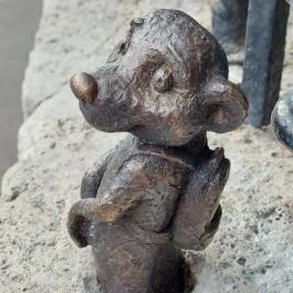 Kolodko: Szurikáta miniszobor Budapest - Egyéb