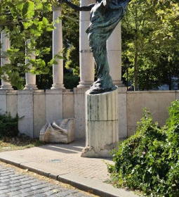 Kolodko: Targoncás miniszobor