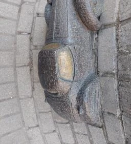 Kolodko: A tizennégy karátos autó miniszobor