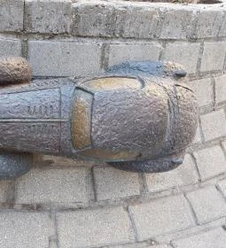 Kolodko: A tizennégy karátos autó miniszobor