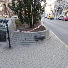 Kolodko: A tizennégy karátos autó miniszobor Budapest - Külső kép