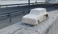 Kolodko: Trabant miniszobor Budapest - Külső kép