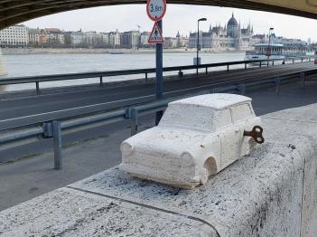 Kolodko: Trabant miniszobor Budapest