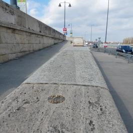 Kolodko: Trabant miniszobor Budapest - Külső kép