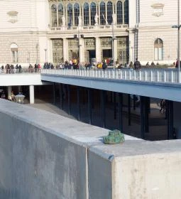 Kolodko: Vissza a jövőbe miniszobor