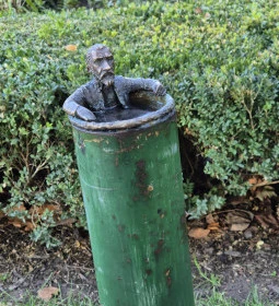 Kolodko: Zsigmondy Vilmos miniszobor