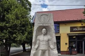 Koncz Gábor szobra Mezőkeresztes