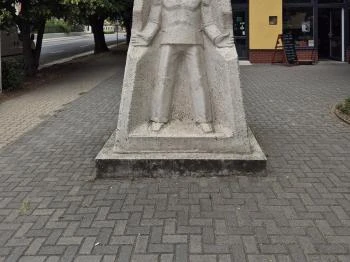 Koncz Gábor szobra Mezőkeresztes