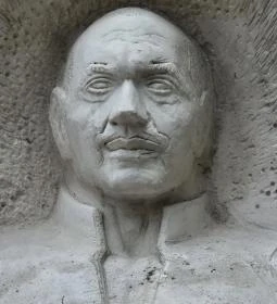 Koncz Gábor szobra