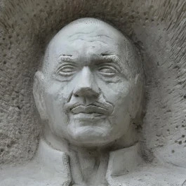 Koncz Gábor szobra Mezőkeresztes - Külső kép