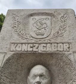 Koncz Gábor szobra