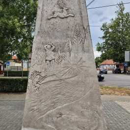 Koncz Gábor szobra Mezőkeresztes - Külső kép