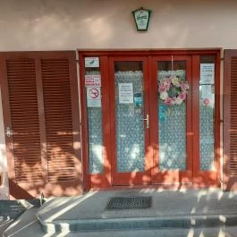 Kőnig Étterem Sóskút - Külső kép