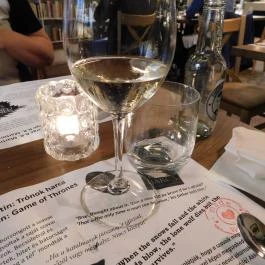 KönyvBár & Restaurant Budapest - Étel/ital