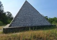 Kőpiramis Iszkaszentgyörgy