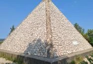 Kőpiramis Iszkaszentgyörgy