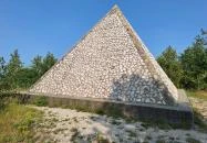 Kőpiramis Iszkaszentgyörgy