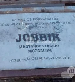 Kopjafa az 1956-os forradalom hőseinek emlékére