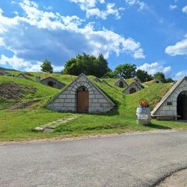 Kőporosi pincesor Hercegkút - Külső kép